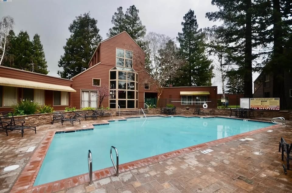 Building Photo - 820 Catkin Ct