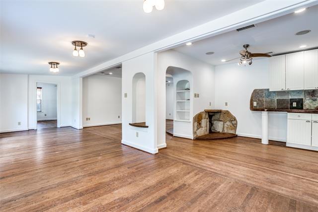 Building Photo - 1520 San Saba Dr