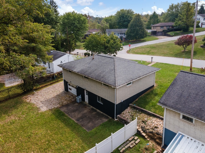 Building Photo - 51235 Burrwood Dr