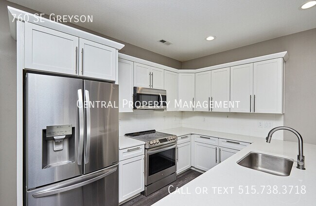 Building Photo - 760 SE Greyson-