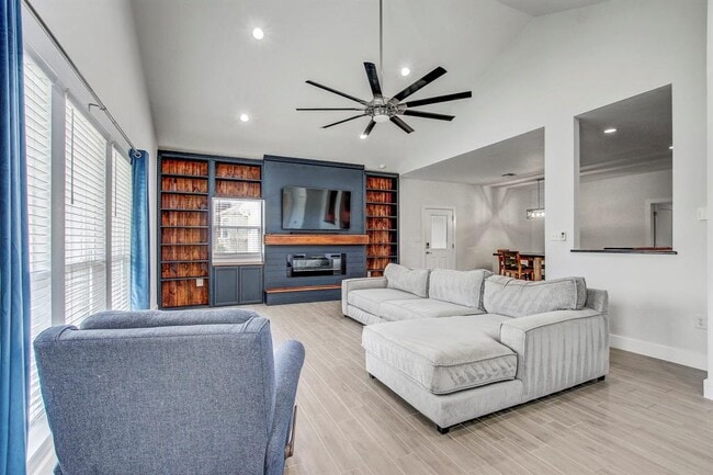 Building Photo - 109 Les Ln