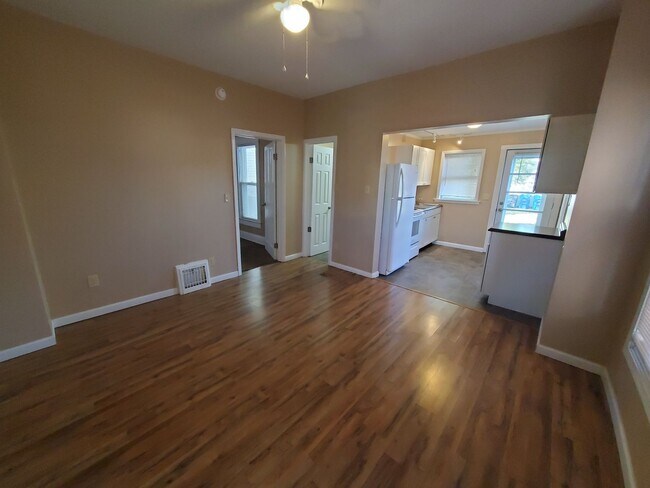 Building Photo - 407 17th Ave