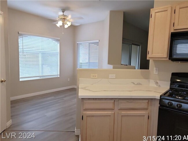 Building Photo - 2ND FLOOR 1 BED, 1 BATH UNIT ON THE SOUTH ...