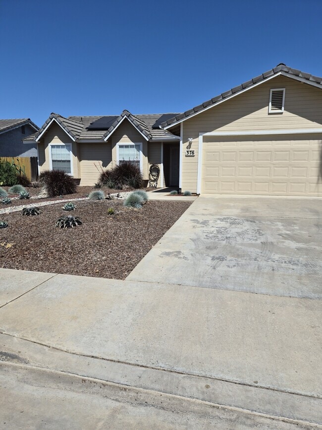 Building Photo - 376 E Sycamore Ave