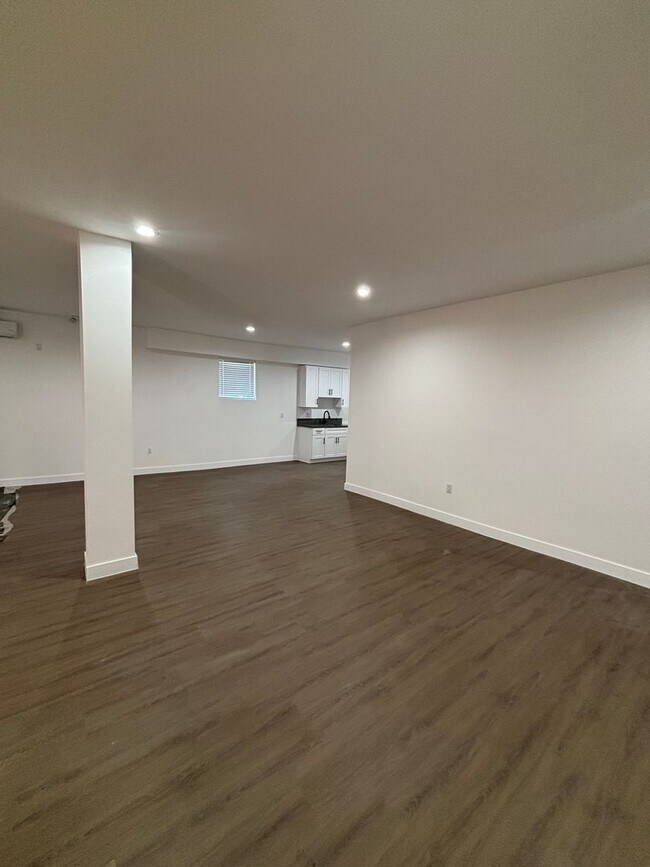 Interior Photo - Harvard Boulevard