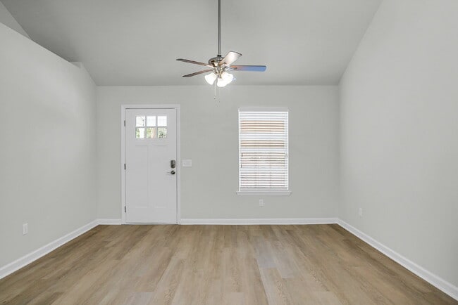 Building Photo - Updated Duplex on quiet street close to downtown.