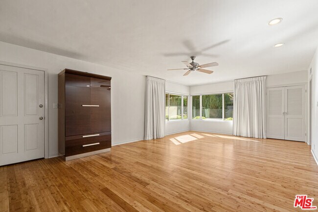 Building Photo - 4315 Clybourn Ave