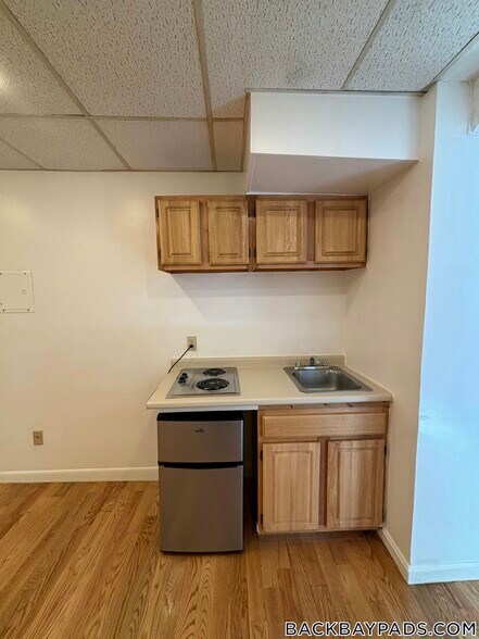 Building Photo - 405 Beacon St