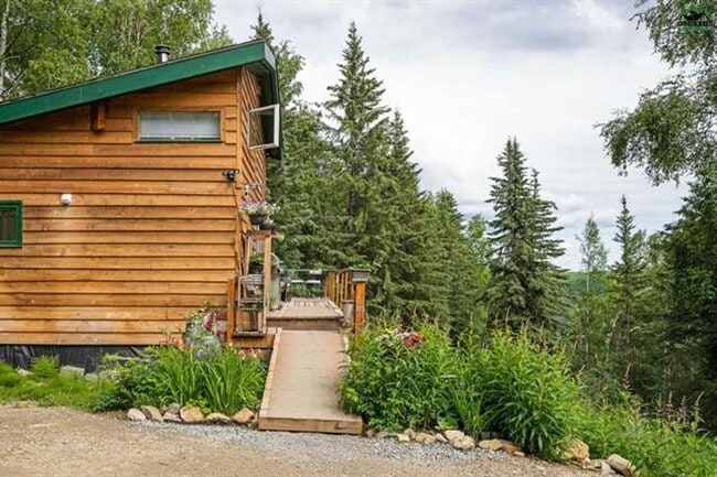 Building Photo - Charming 1-Bedroom Home on the Outskirts o...