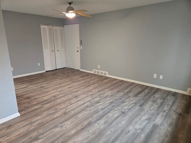 Building Photo - 3105 Linwood Ave