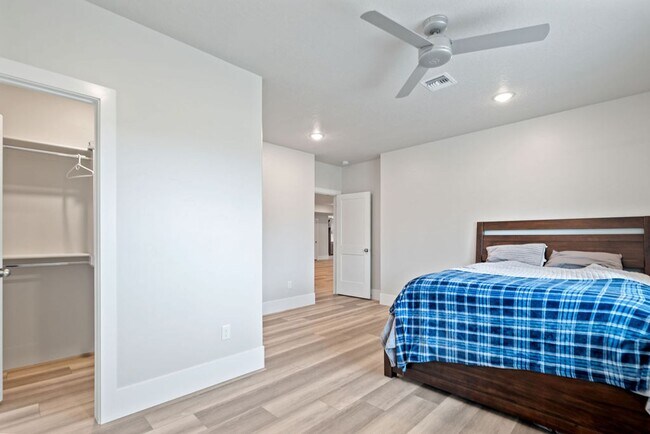 Building Photo - Elegant Residence on an Arce Lot