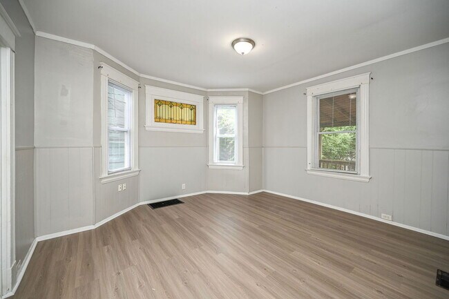 Building Photo - 2317 Stratford Ave