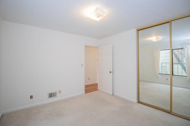 Building Photo - Spacious 3 Bed/2 Bath Flat with Stunning City Views | AMSI | Alexandr Metlinski