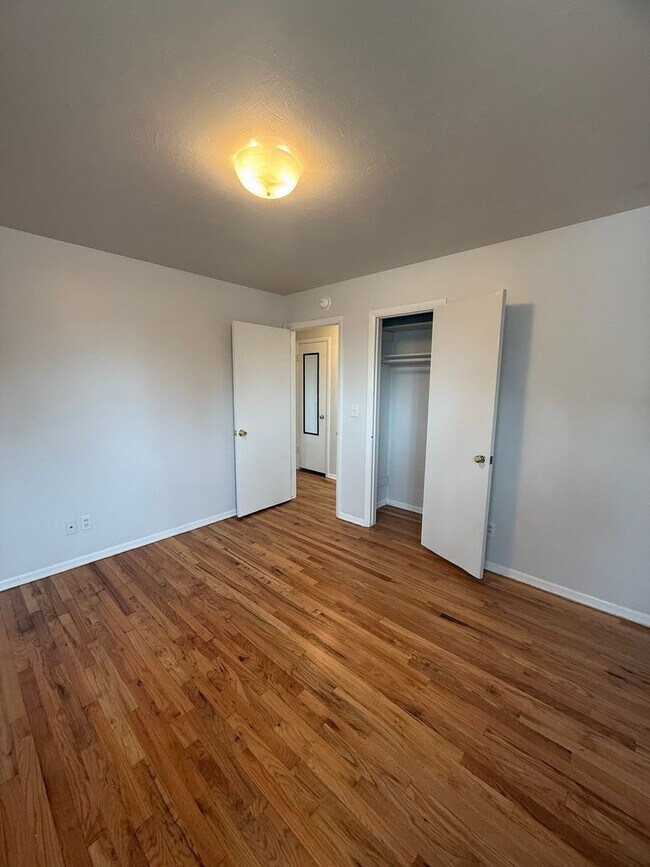 Building Photo - $0 DEPOSIT OPTION, CHARMING 3 BED 2 BATH TRADITIONAL HOME!! HUGE YARD, STEPS FROM PEORIA STATION