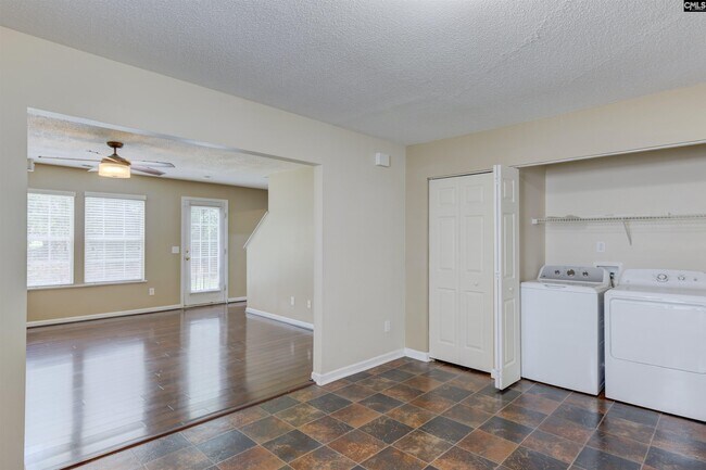 Building Photo - 1908 Lake Carolina Dr