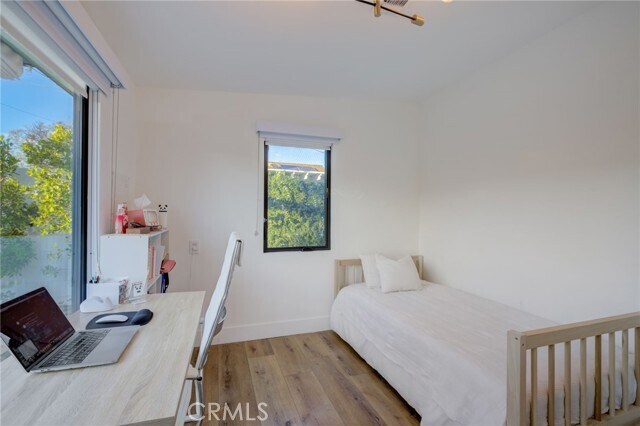 Building Photo - 8161 Encino Ave