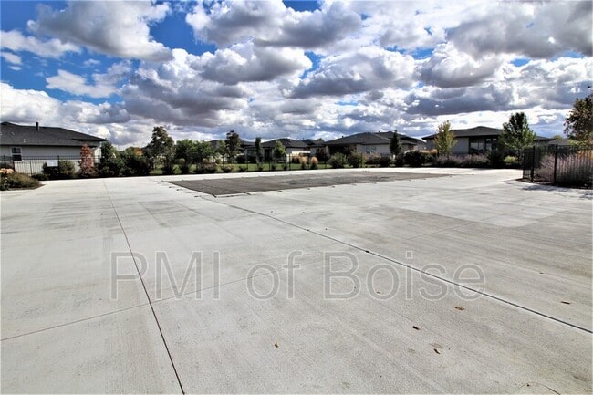 Building Photo - 2080 S Hills Ave.
