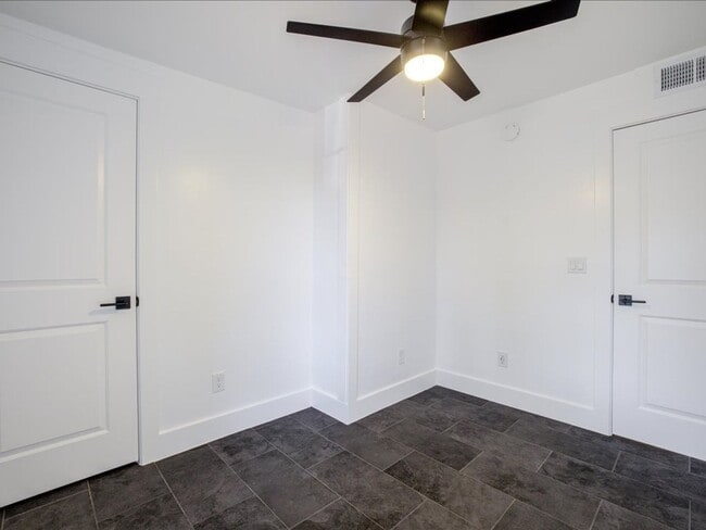 Building Photo - 8551 E Lee Pl