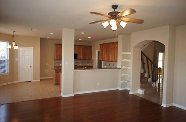 Building Photo - 7217 Sugarplum Dr