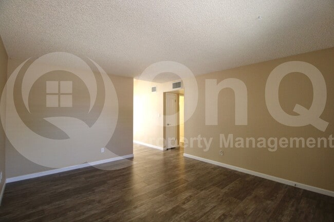 Building Photo - 2862 E Dolphin Ave