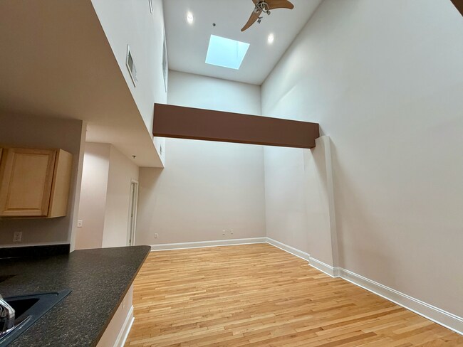 Building Photo - Adams Ave.