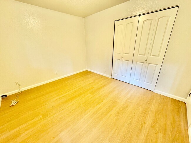 Building Photo - 2863 Brookdale Ave