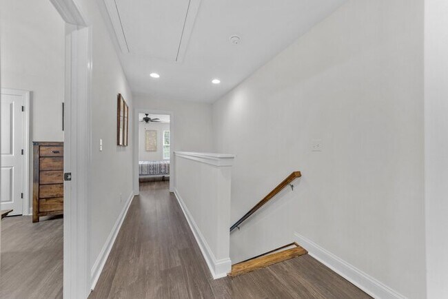 Building Photo - Salisbury Townhome w/ Garage