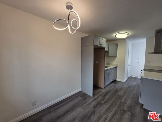 Building Photo - 517 N Francisca Ave