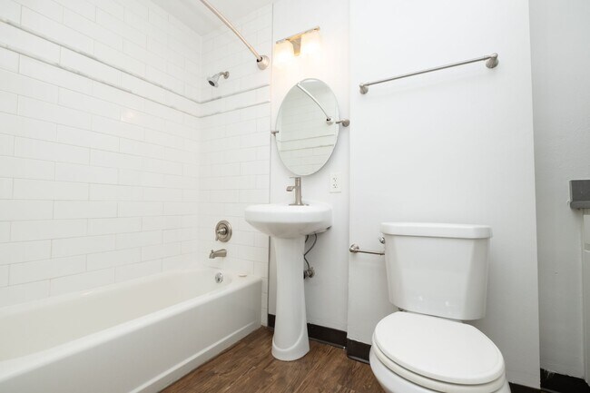 Building Photo - Updated Downtown Studio with A/C in the He...