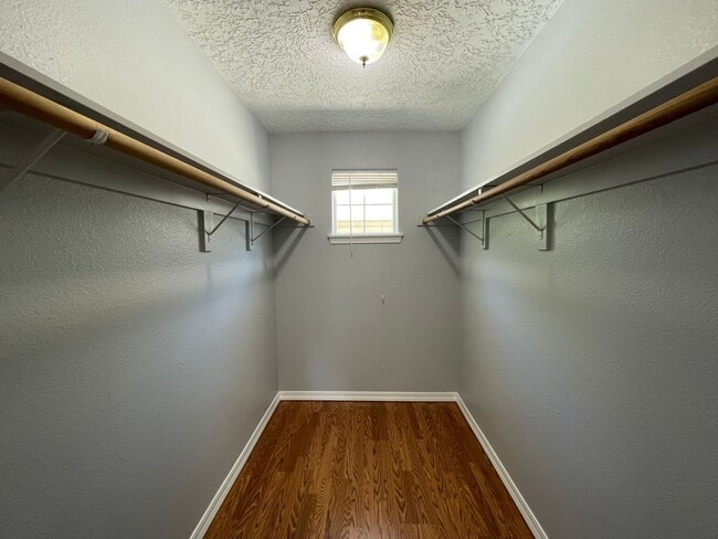 Building Photo - SE Home 3Bd/2.5Ba Home Close to the Willamette River off McLoughlin Blvd. 2 Car Garage and Washer...