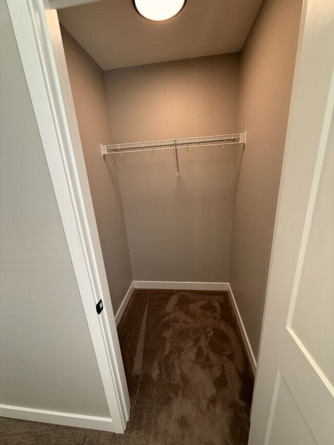 Building Photo - Spacious 4-Bedroom Home with 2-Car Garage & Yard