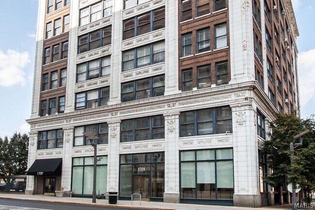 Building Photo - 705 Washington Dr