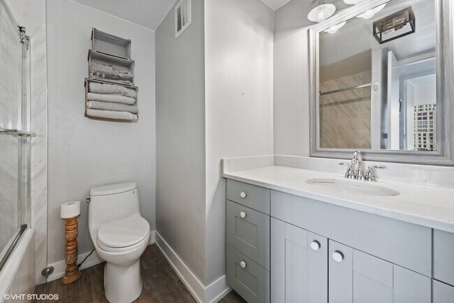 Building Photo - 505 N Lake Shore Dr