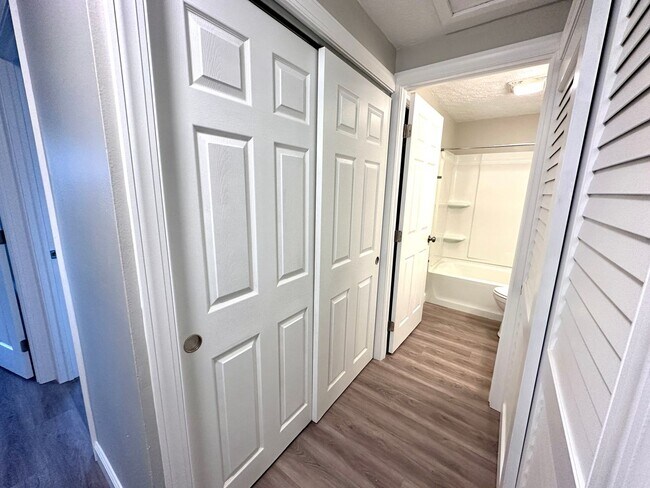 Building Photo - 401 Orangewood Dr