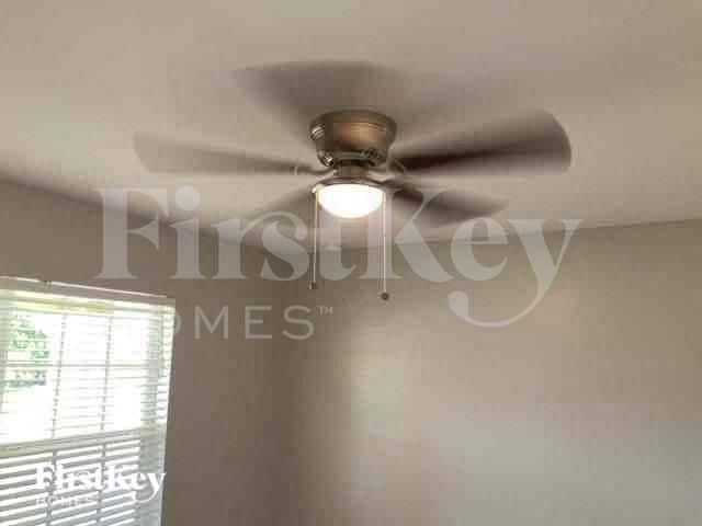 Building Photo - 2047 NE 20th Terrace