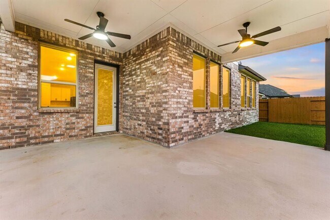 Building Photo - 142 Sunray Creek Dr