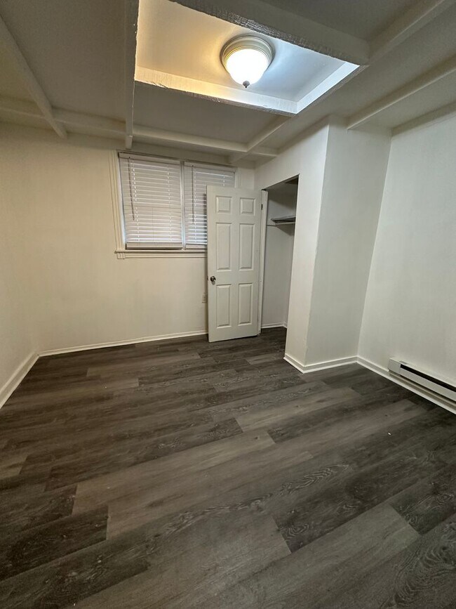 Building Photo - Newly renovated First floor 1 bedroom available