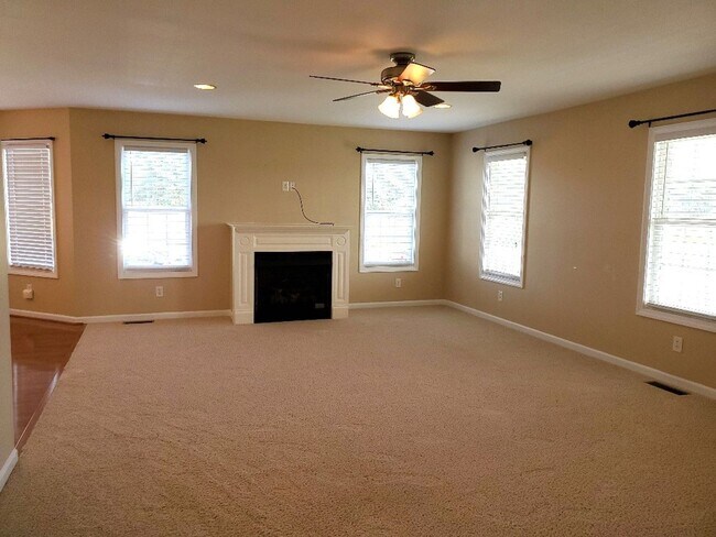 Building Photo - You have to see this beauty!