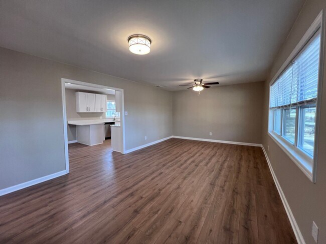 Building Photo - 3 Bedroom 2 bath home in downtown Port Wentworth