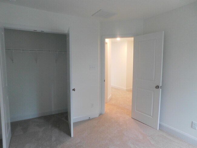 Building Photo - 7037 Leire Ln
