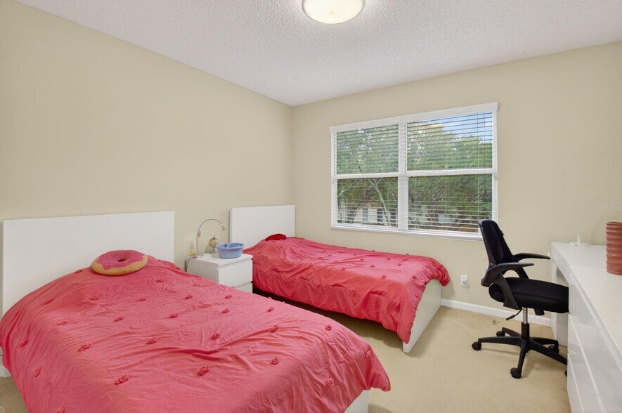 Building Photo - 20951 Via Alamanda