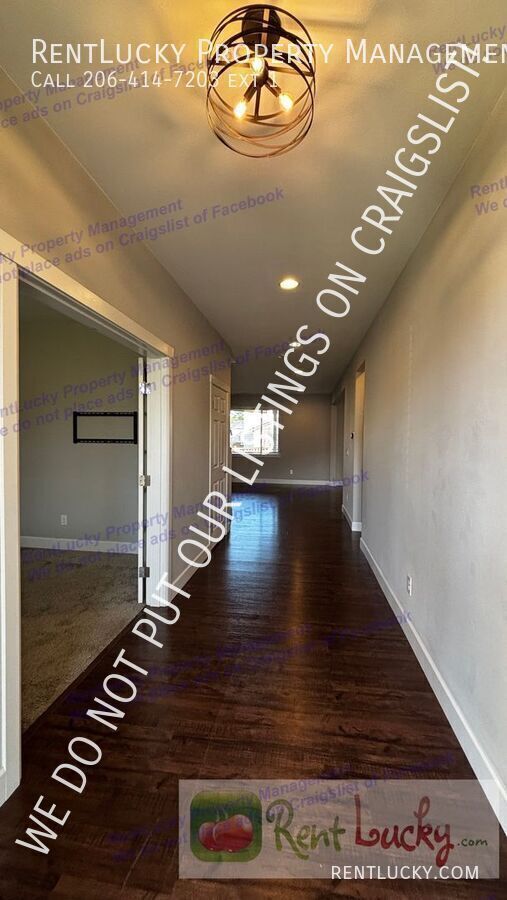 Building Photo - 14633 201st Ave E