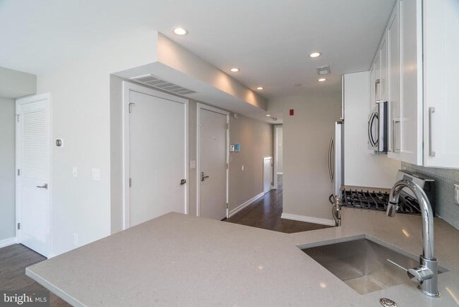 Building Photo - 1436 Clymer St