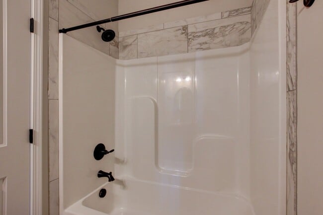 Building Photo - Huge 5 bed 3 ba.  Gorgeous House Near Post...