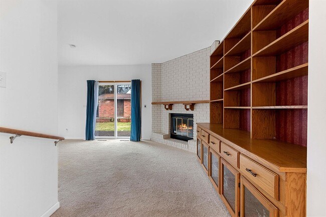 Building Photo - very nice 2 bedroom home