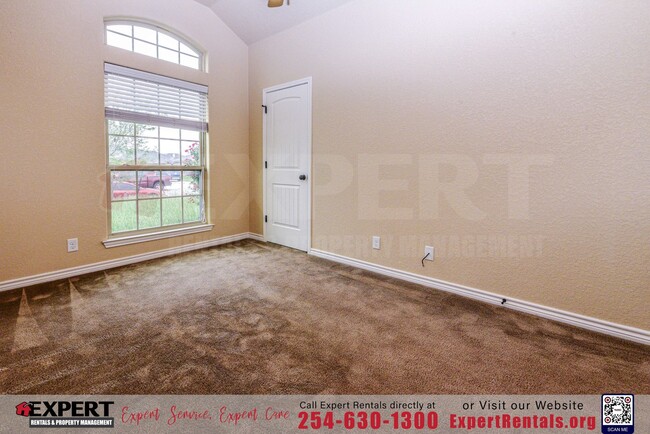 Building Photo - Spacious & Stylish 3-Bedroom Home for Rent...