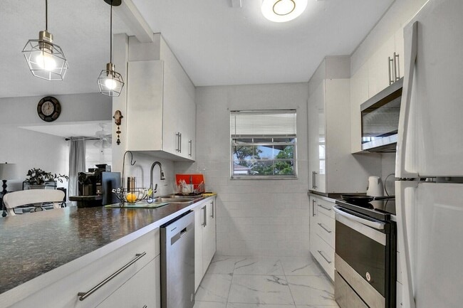 Building Photo - 1317 High Point Way SE