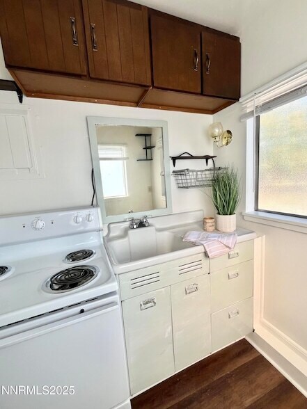 Building Photo - 1224 E Street Unit B