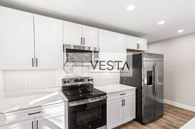 Building Photo - 44 Rosemary Rd