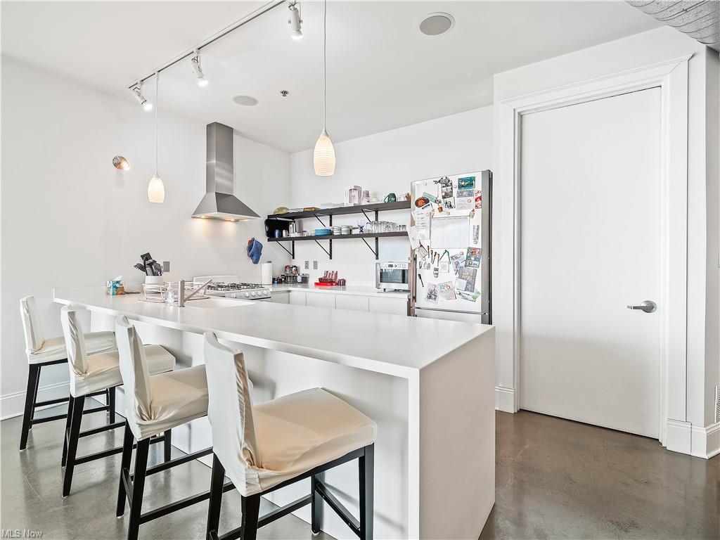 Kitchen - 701 W Lakeside Ave